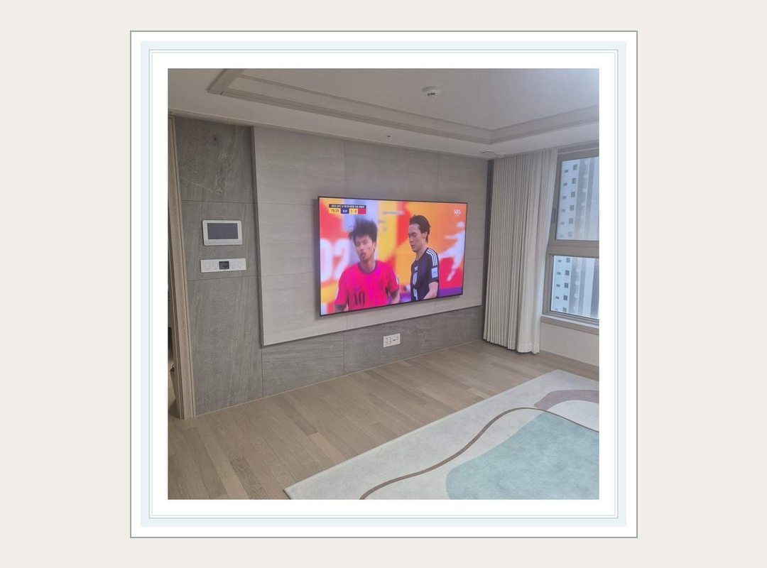 군포시 · 만안구 벽걸이TV 선정리 가격 안내 시공 참고 사진 1 · 타일 아트월의 설치 조건 검토