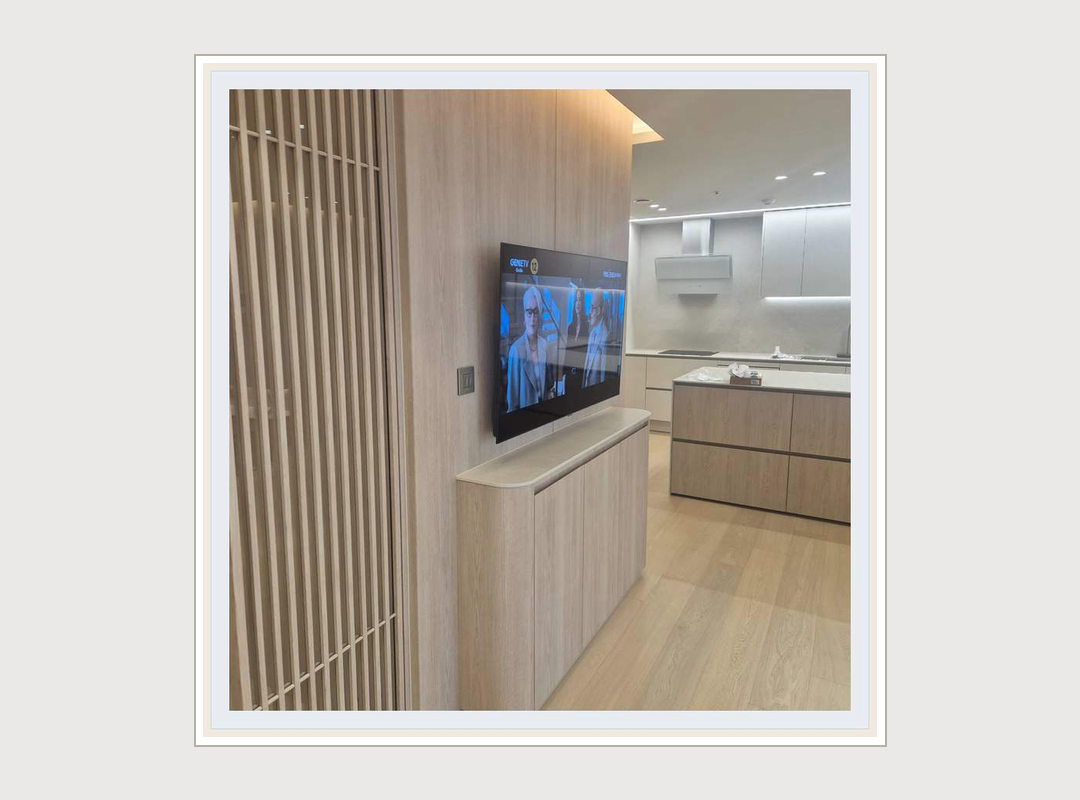 서초구 · 강남구 벽걸이TV 선정리 가격 안내 시공 참고 사진 2 · 가구 재배치와 높이 변경 검토